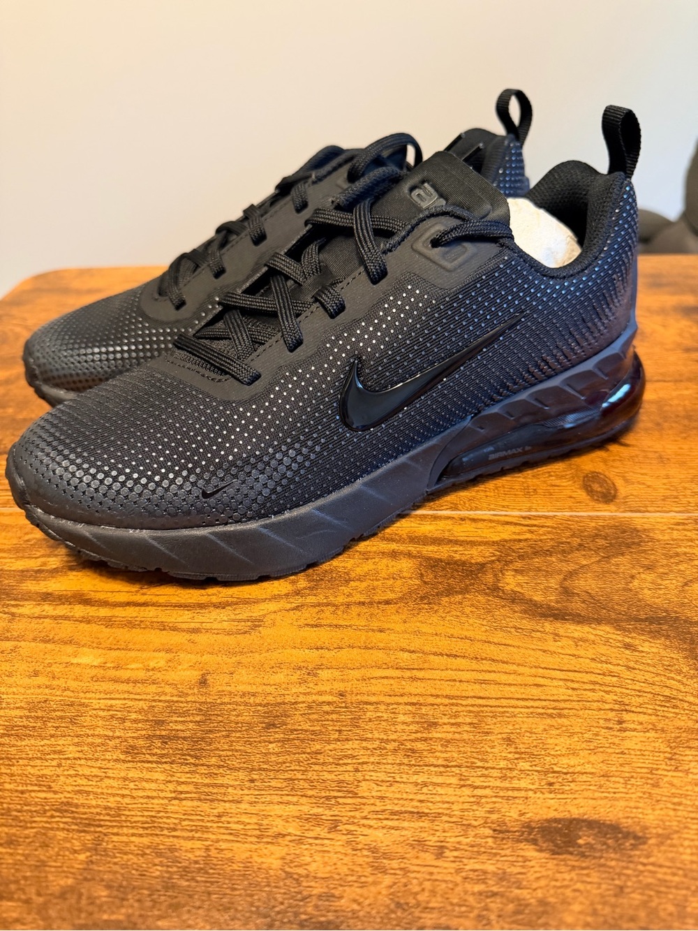 Nike Kids Air Max Phoenix All-Black Athletic Sneakers 6.5Y / 8W